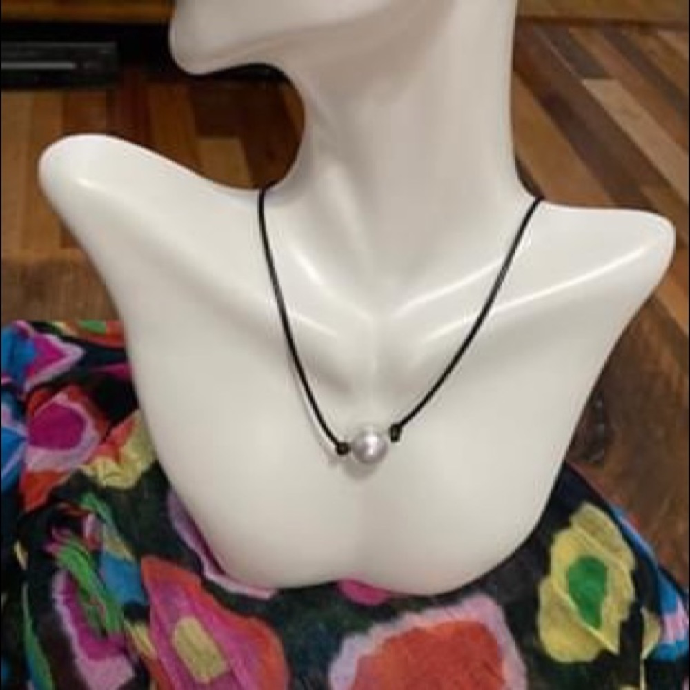 Leather and pearl choker necklace